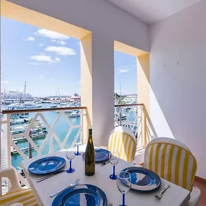 Lovelystay - Two Bedroom Duplex At Marina Apartment
